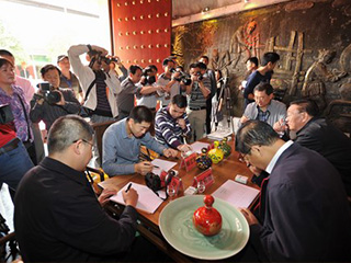 福建雙龍戲珠酒專(zhuān)家鑒評會(huì )圓滿(mǎn)成功！