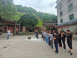 福建雙龍戲珠酒業(yè)有限公司開(kāi)展消防演練、有限空間應急預案演練及安全生產(chǎn)培訓